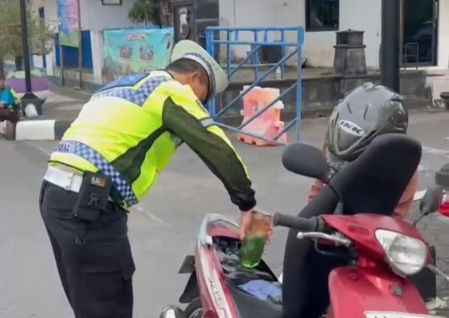 Bukan Sekadar BBM, Ini Tentang Harapan, Kisah Polisi Purworejo Bantu Pemudik yang Terhenti